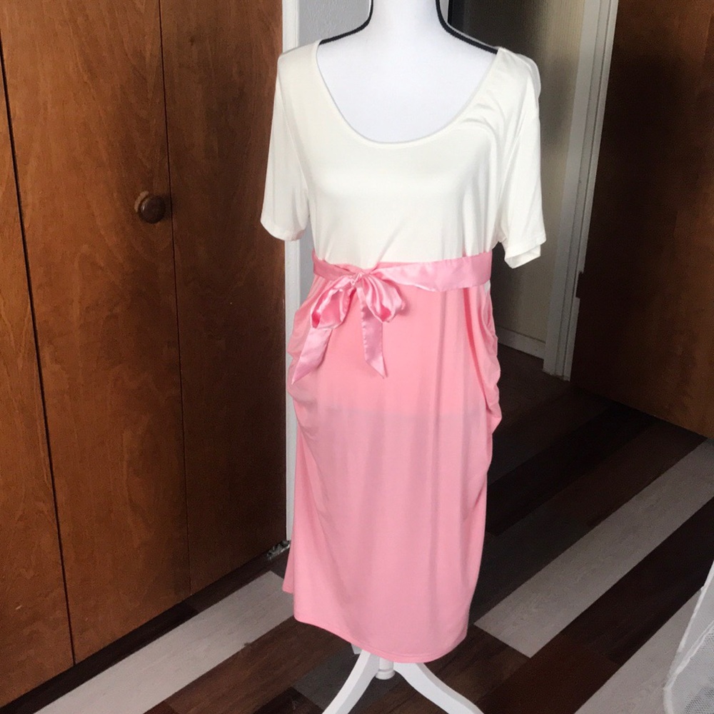 🟢 Adorable Maternity Dress - Picture 2 of 5
